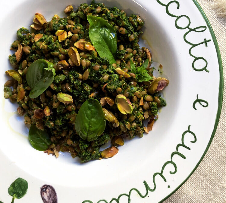 FARRO INTEGRALE CON PESTO DI CAVOLO NERO E PISTACCHI