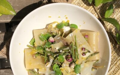 PACCHERI FAVE, ASPARAGI SELVATICI, CARCIOFI E “PECORINO VEG”