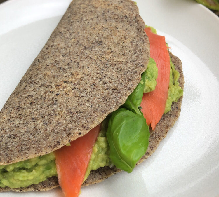 PIADINETTA&nbsp;CON MAIONESE DI AVOCADO&nbsp;E SALMONE SELVAGGIO