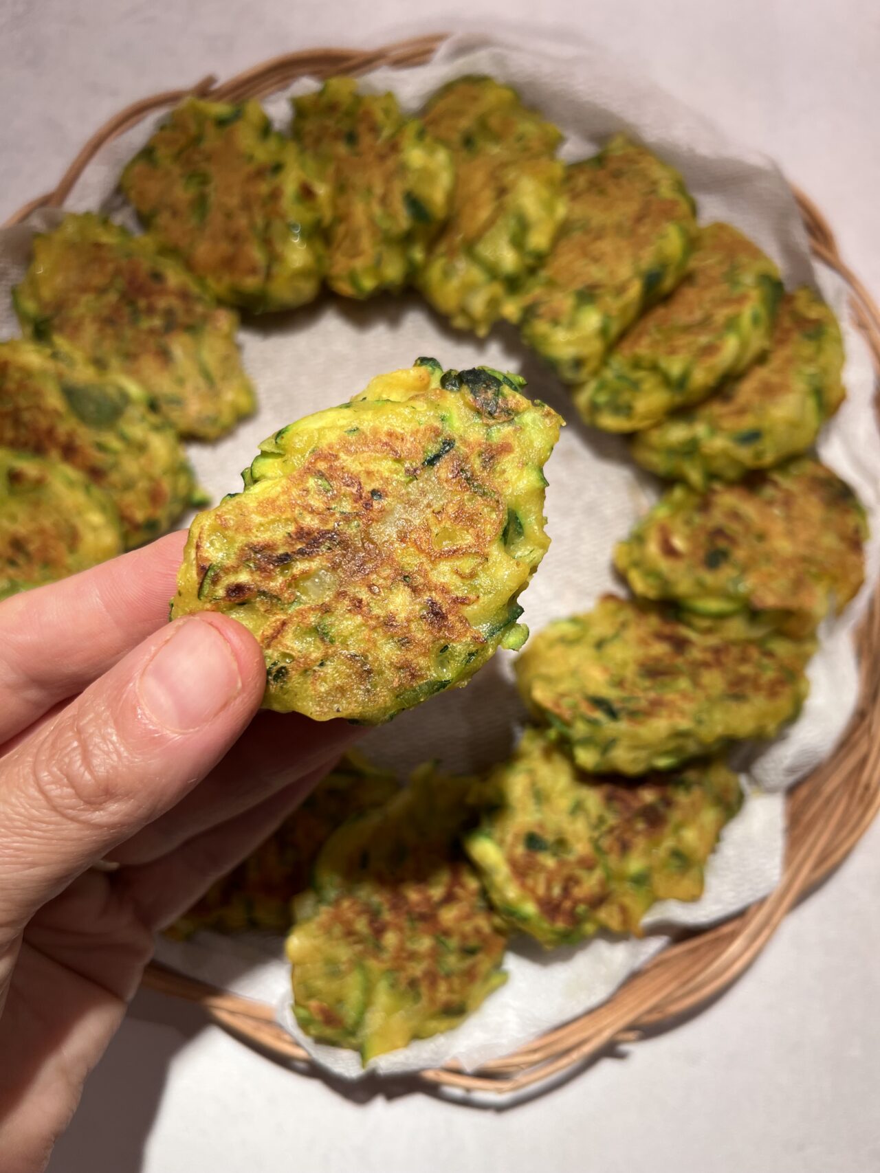 FRITTELLE DI ZUCCHINE E MENTA SENZA GLUTINE | Raccolto e Cucinato