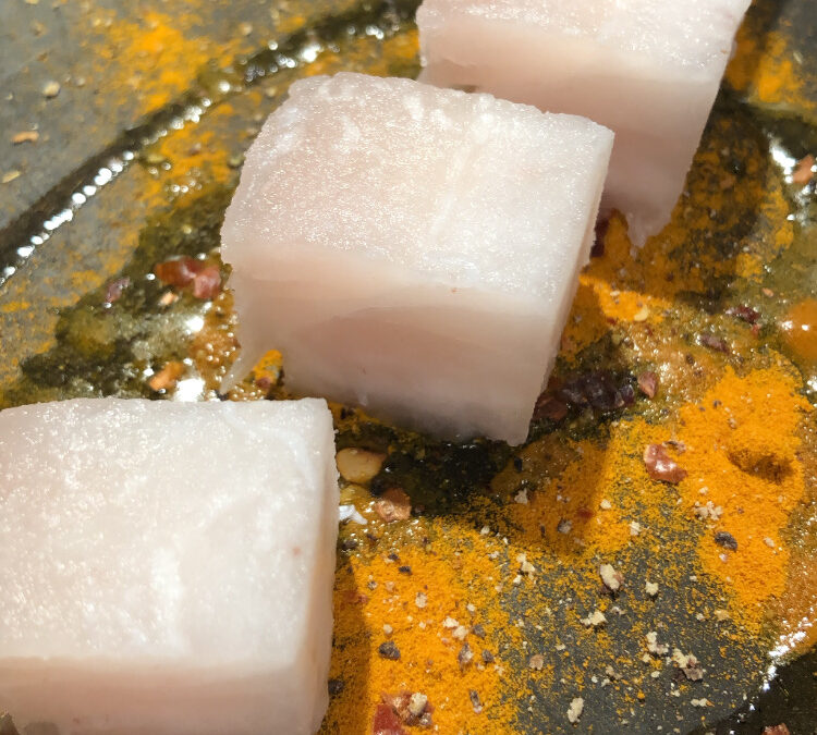 PEPITE DI MERLUZZO ALLA CURCUMA CON INSALATA MISTA