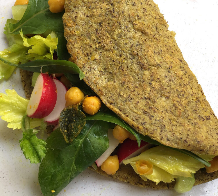 PIADINA DI GRANO SARACENO CON INSALATA DI CECI