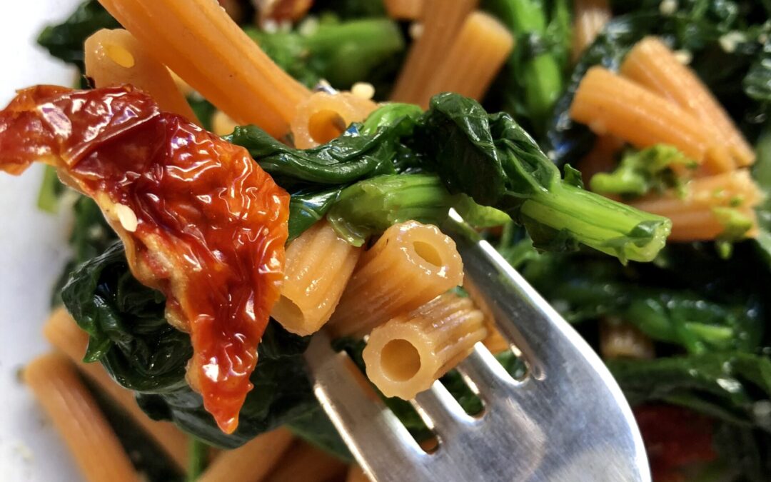 SEDANINI DI LENTICCHIE ROSSE CON CIME DI RAPA E POMODORI SECCHI