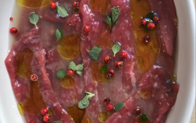 CARPACCIO DI MANZO CON FETTINE DI AVOCADO E MELA VERDE