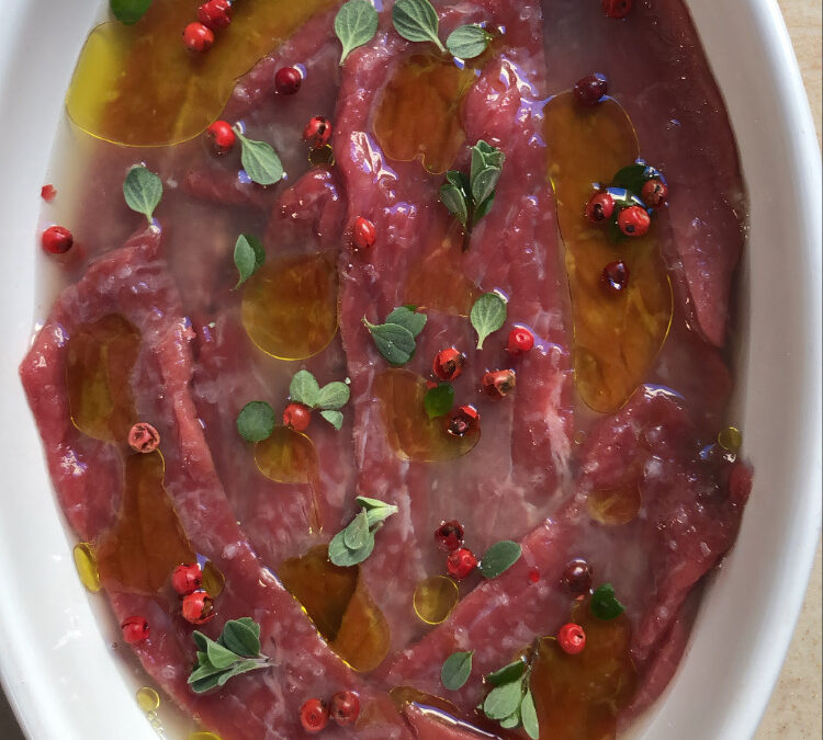 CARPACCIO DI MANZO CON FETTINE DI AVOCADO E MELA VERDE